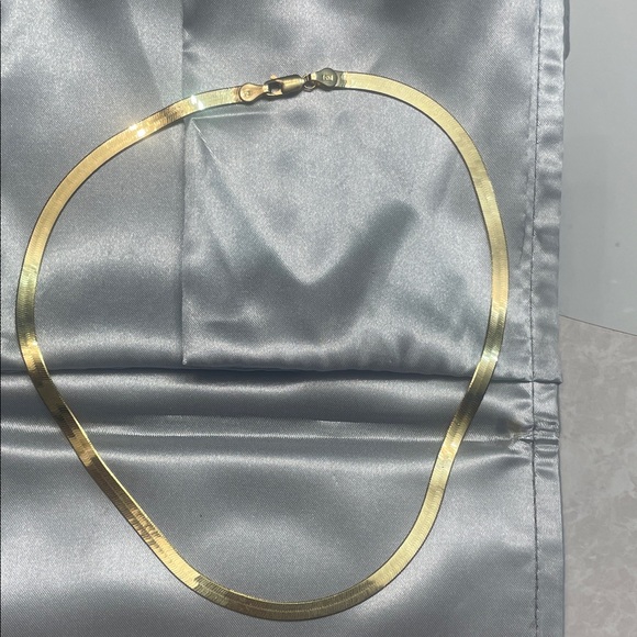 Jewelry - Elegant 14 karat herringbone Gold Necklace